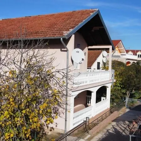 Apartmani Dino Guest house *