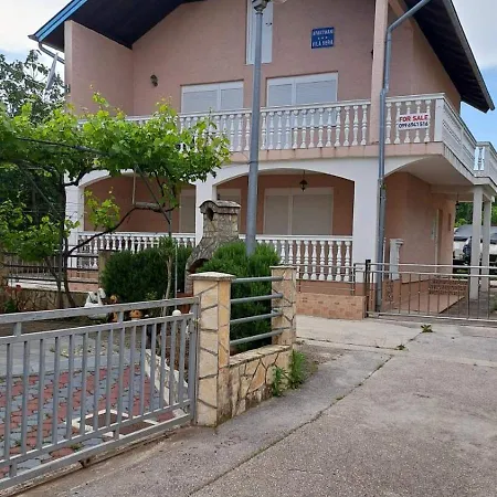Guest house Apartmani Dino